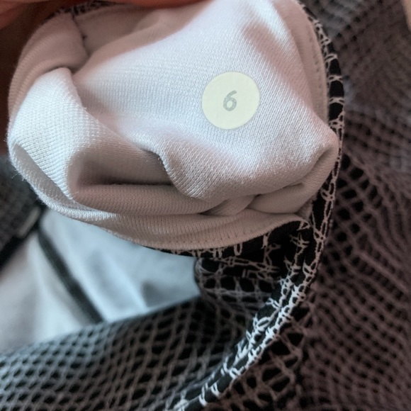 black and white wunder under - Picture 5 of 5